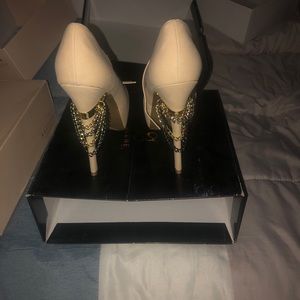 Platform heel with sexy chain